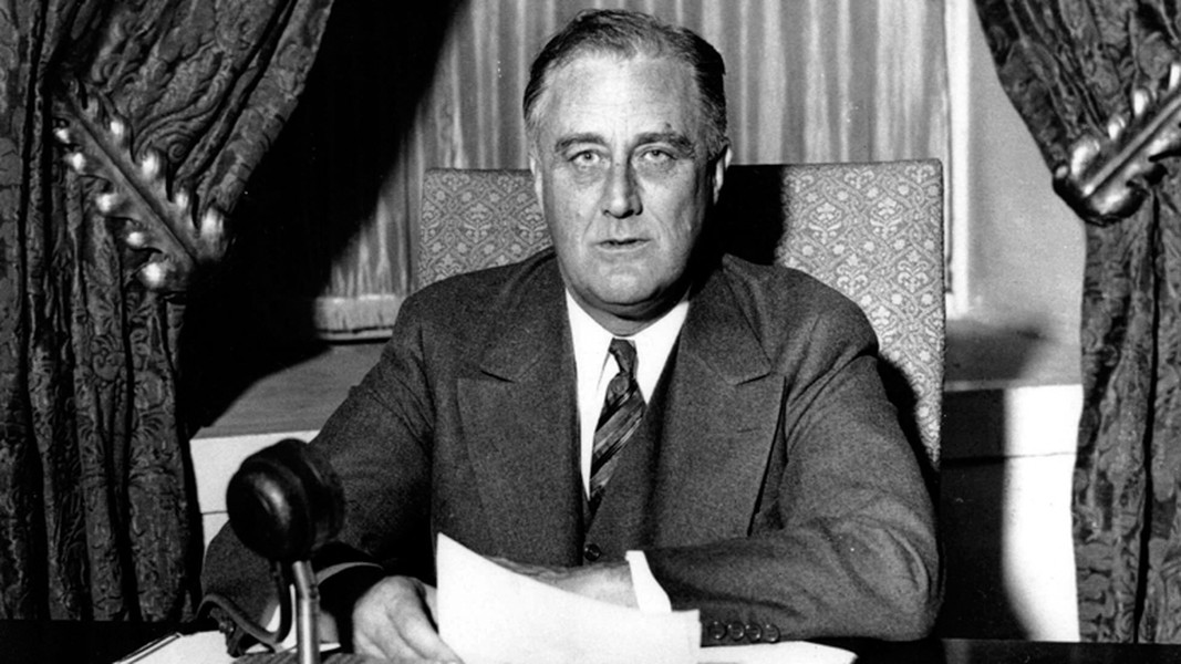 Franklin D. Roosevelt là  Tổng thống Mỹ duy nhất đắc cử tới 4 nhiệm kỳ. Vị Tổng thống Mỹ đời thứ 32 này được coi là một huyền thoại trong lịch sử, dẫn dắt nước Mỹ trải qua cuộc khủng hoảng kinh tế thế giới trầm trọng và Chiến tranh thế giới 2 trong những năm tháng tối tăm giữa thế kỷ 20.